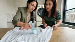 Vlekken voorbehandelen zonder knoeien: deze tube met borstel maakt het supersimpel