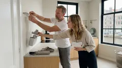 Hangend opbergen: zo win je in één middag meer ruimte in keuken, hal en bijkeuken